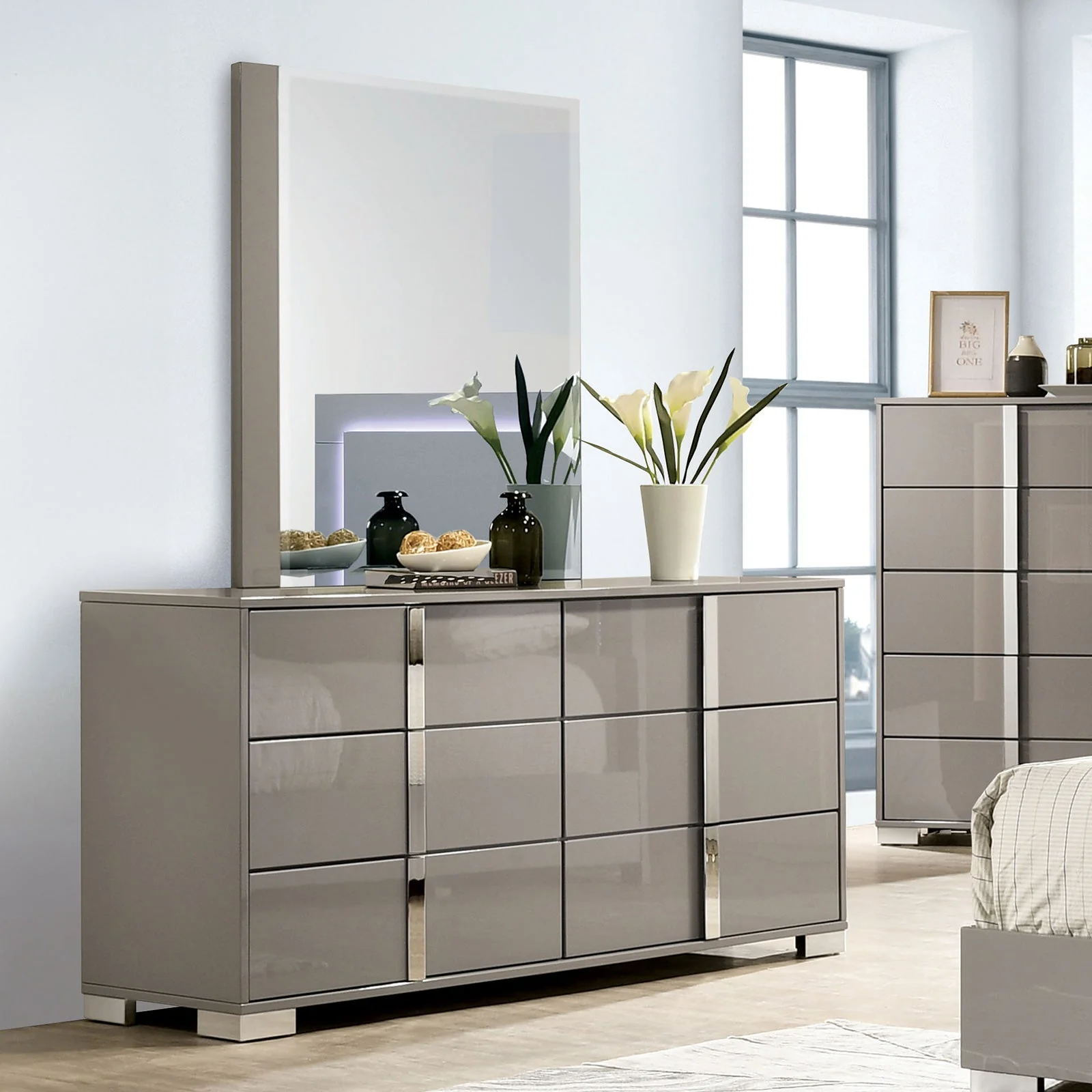 Sinistra Beige Queen 5 Piece Bedroom Set w/Chest - Image 5