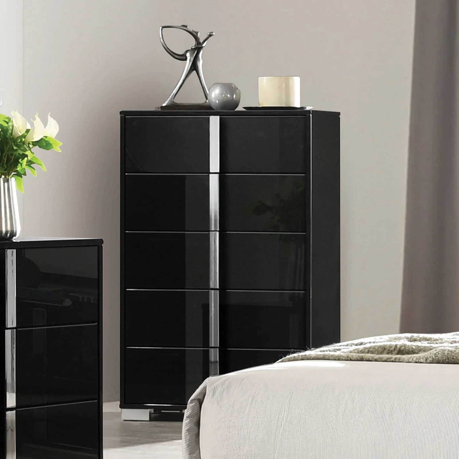 Sinistra Black Queen 5 Piece Bedroom Set w/Chest - Image 3