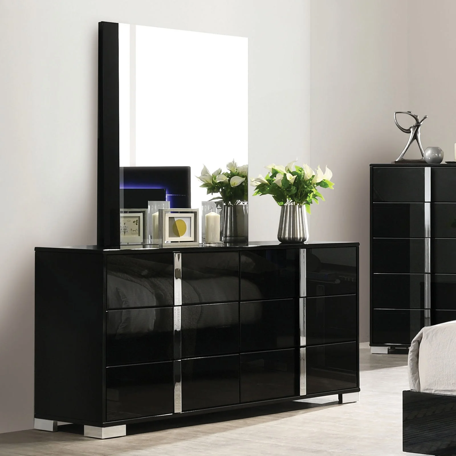 Sinistra Black Queen 5 Piece Bedroom Set w/Chest - Image 5