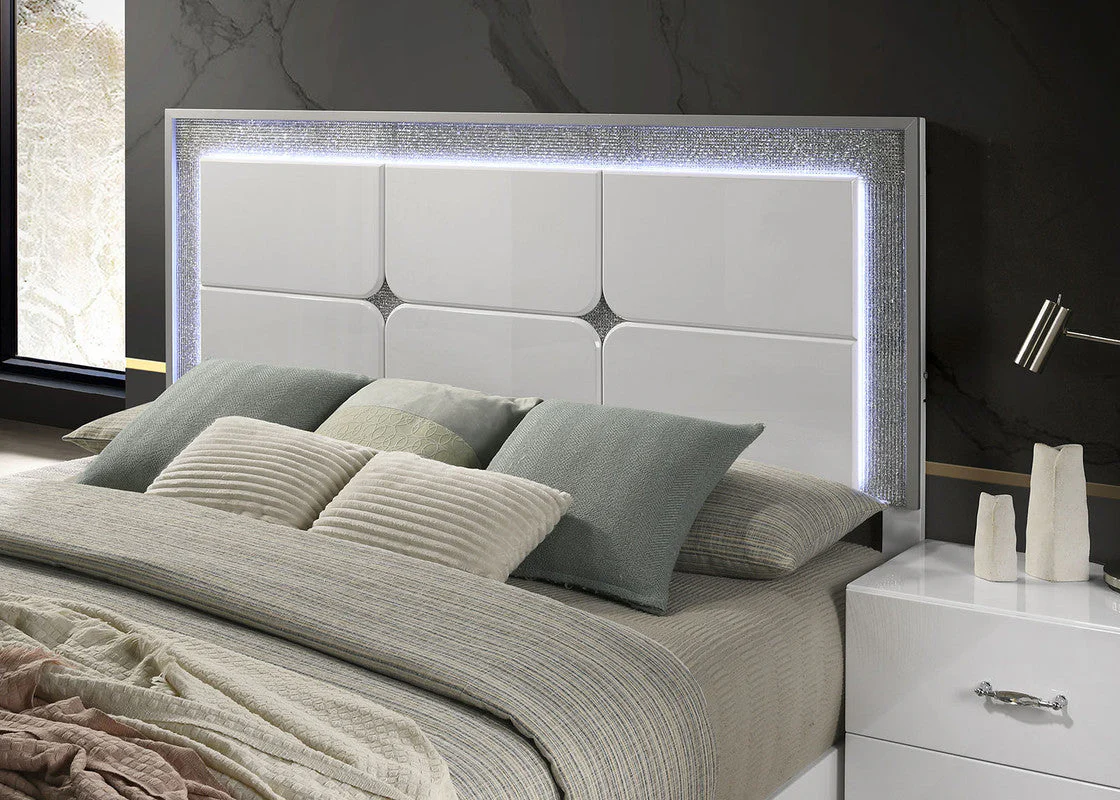 Stoholm White 4 Pc. Queen Bedroom Set - Image 3