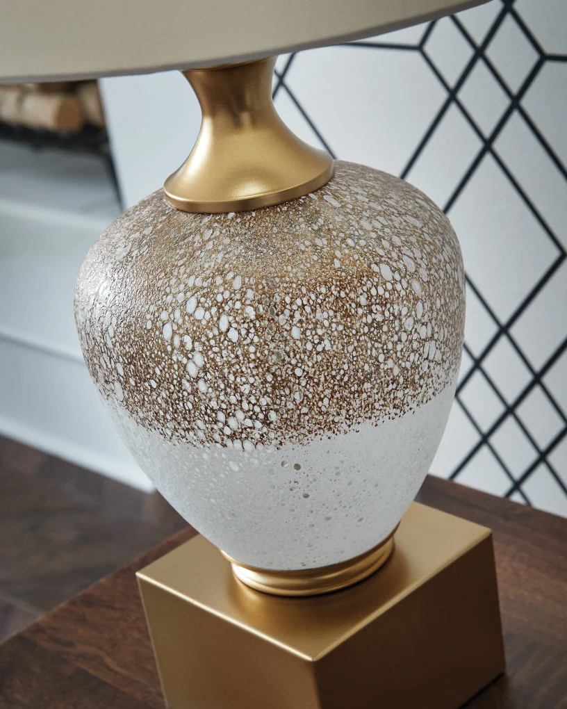 Tavisburg Glass Table Lamp - Image 3