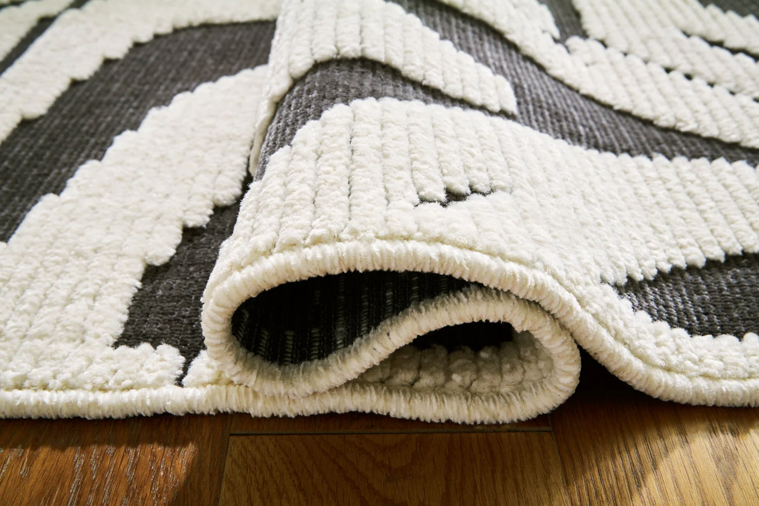 Thomwith Washable Rug - Image 4