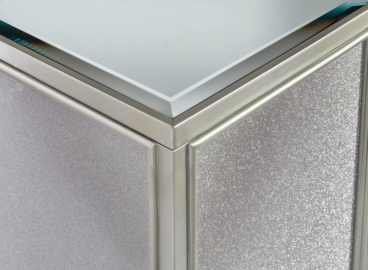 Traleena Nesting End Tables - Image 7