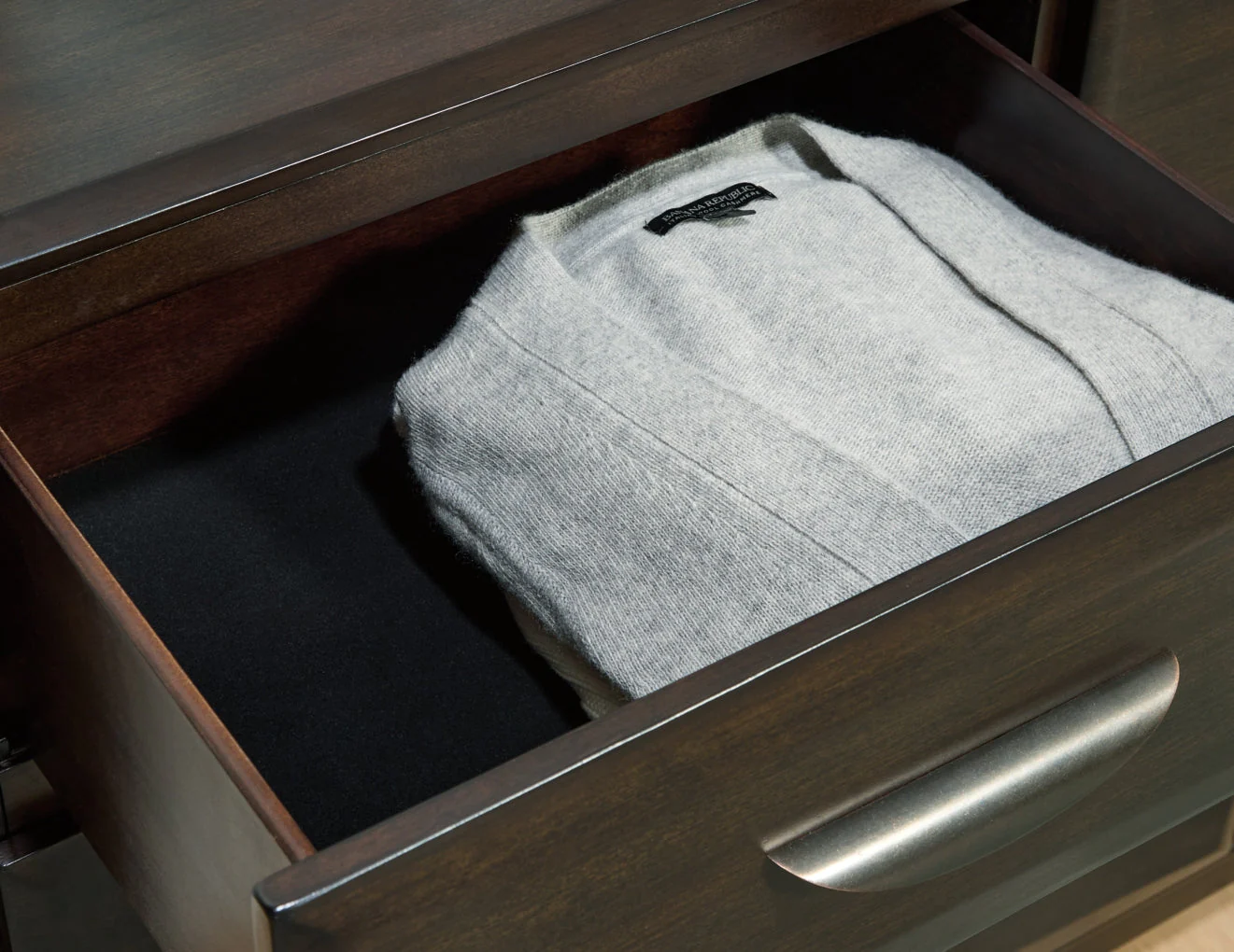 Vanmore Dresser & Chest - Image 11