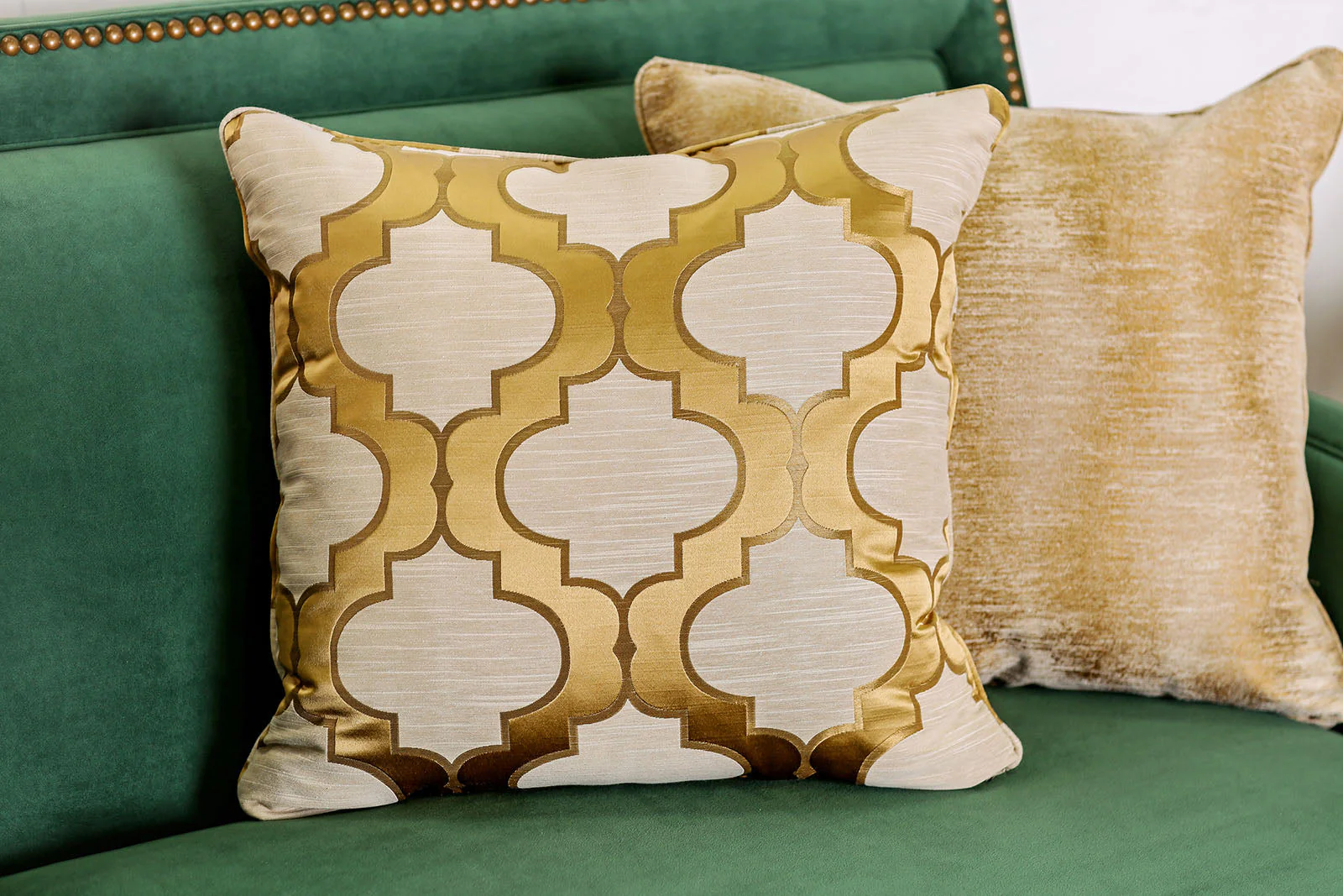 Verdante Emerald Green/Gold Loveseat - Image 3