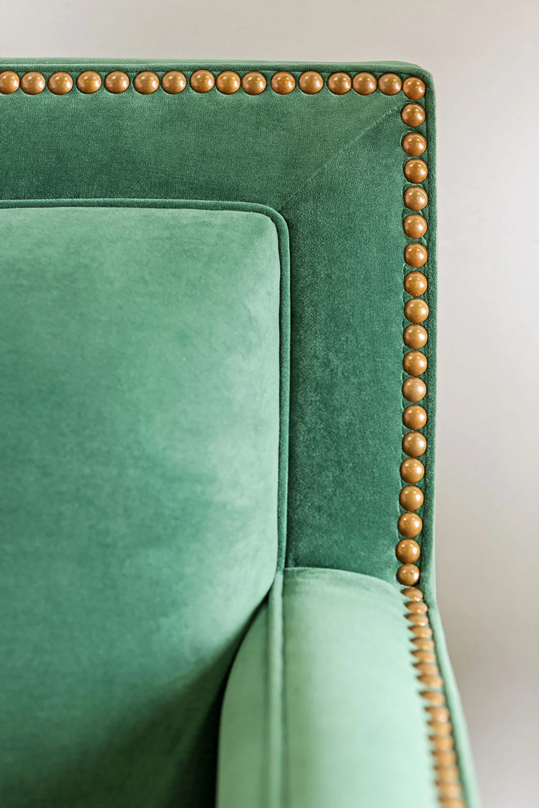 Verdante Emerald Green/Gold Loveseat - Image 5