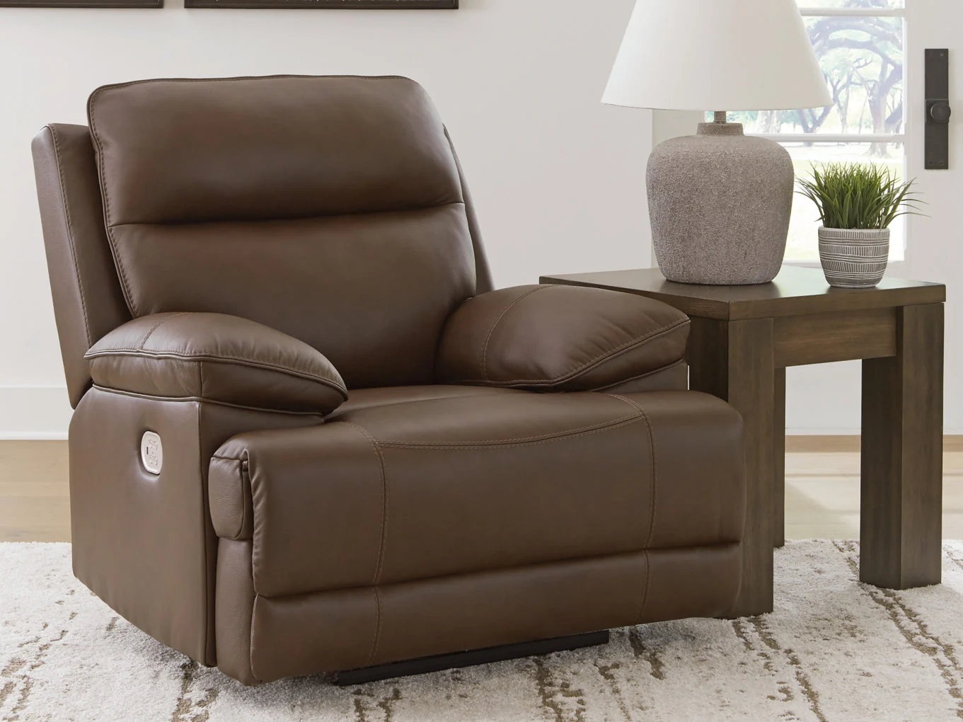 VonRyan Power Recliner/Adjustable Headrest - Image 2