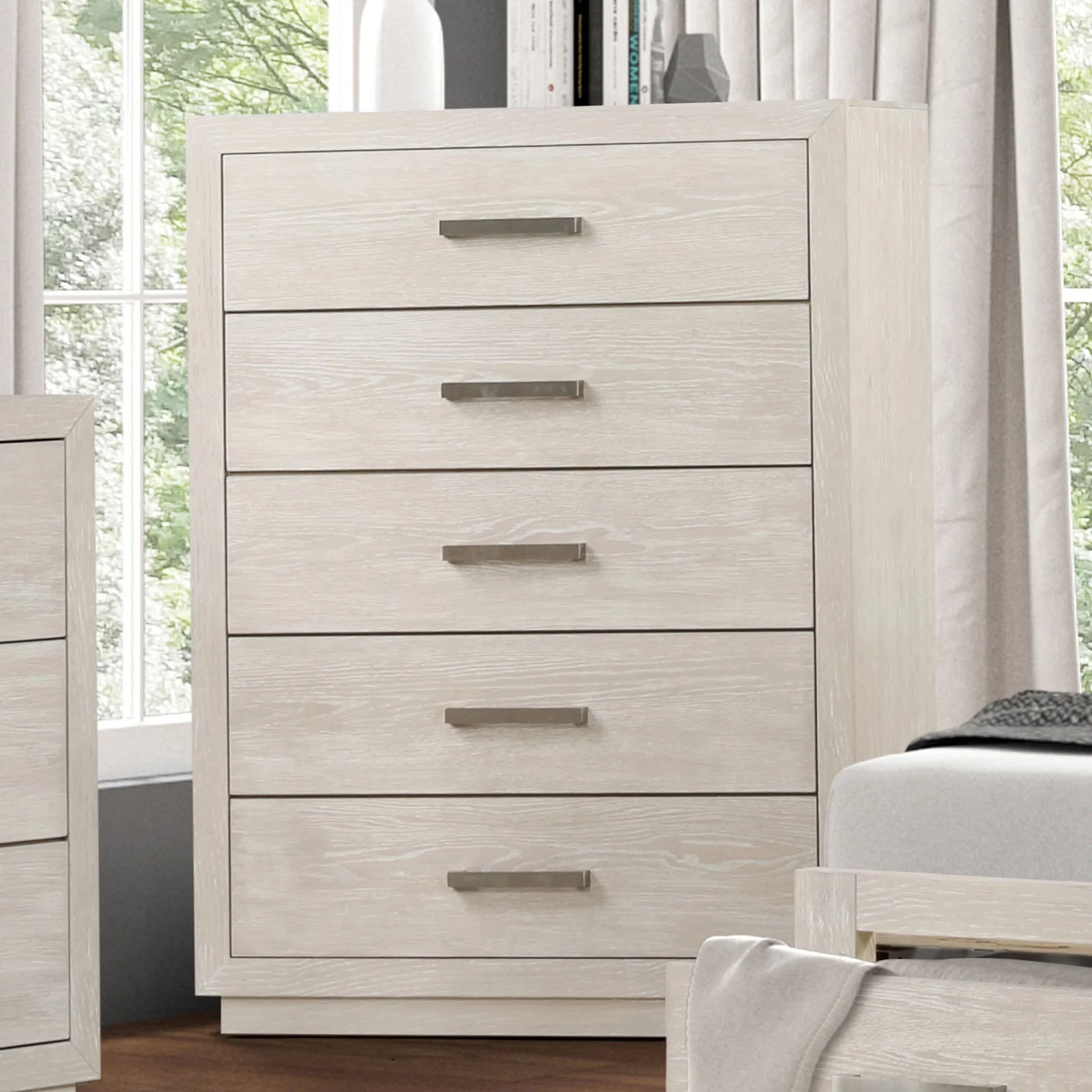 Wellingborough Light Gray Queen 5 Piece Bedroom Set w/Chest - Image 3