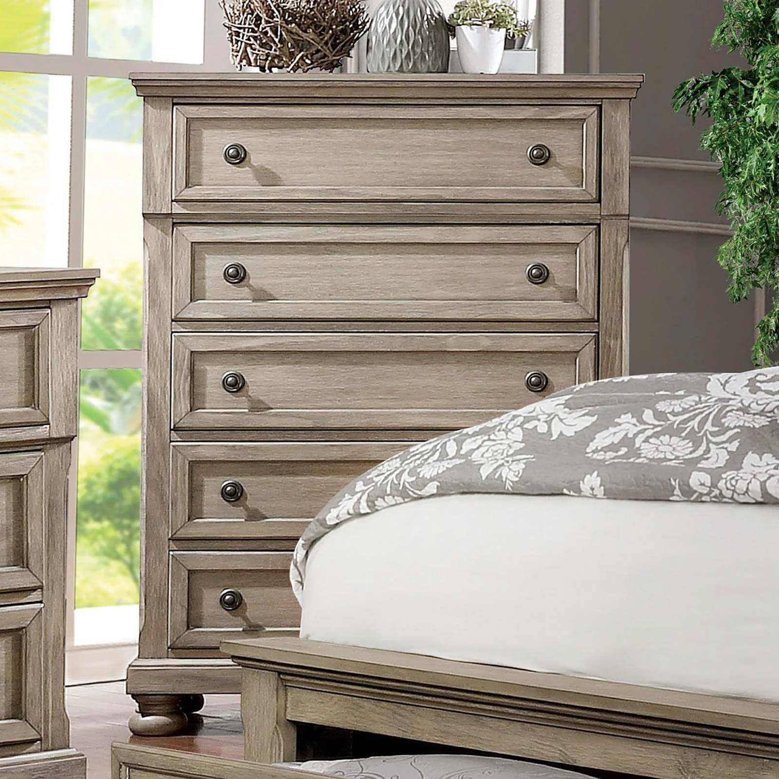 Wells Gray 5 Pc. Queen Bedroom Set w/ Chest - Image 5