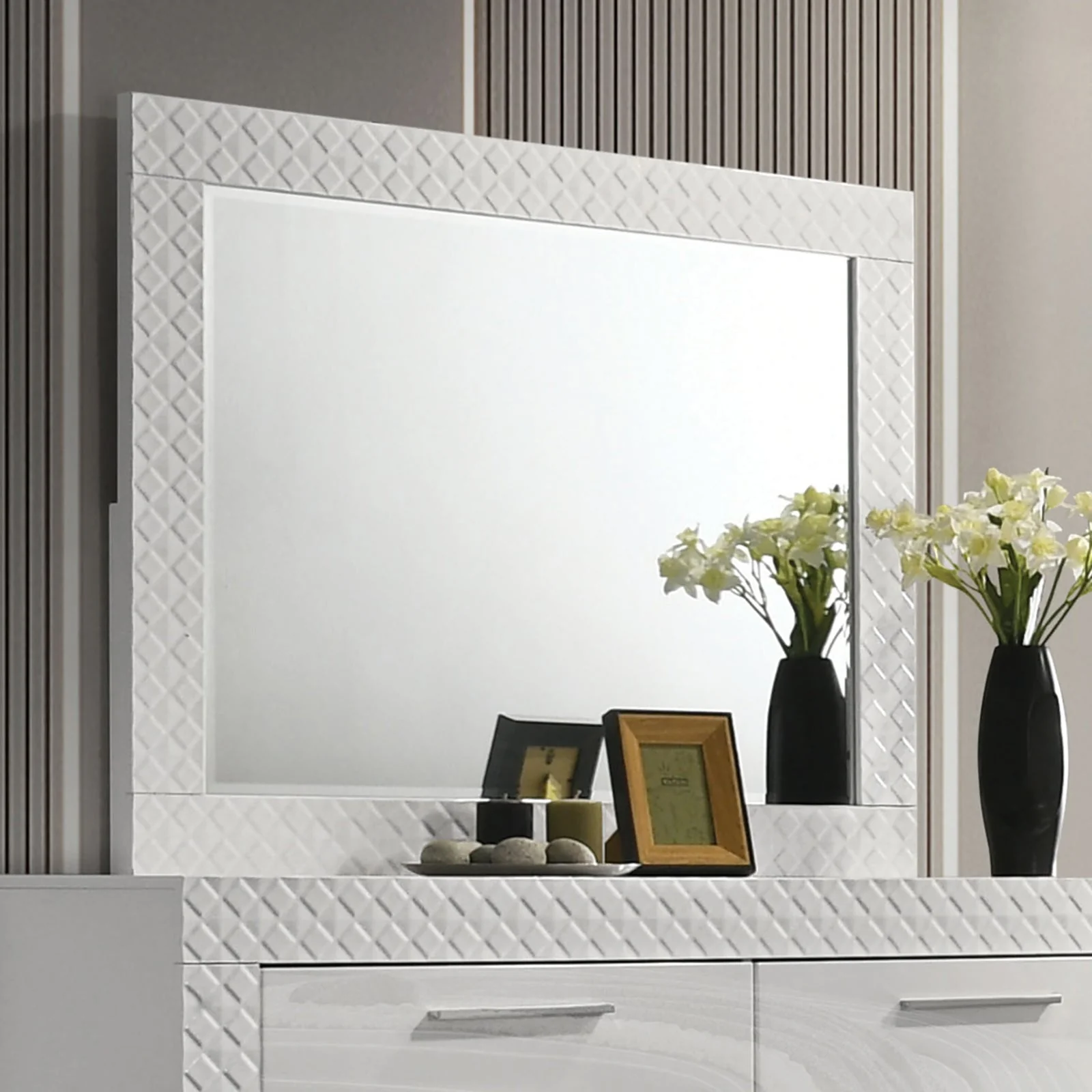 Whitby White Queen 5 Piece Bedroom Set w/Chest - Image 6