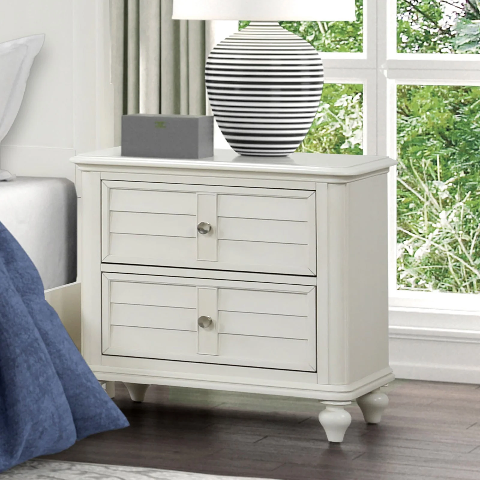 Whitehaven White/Coastal Queen 4 Piece Bedroom Set - Image 3