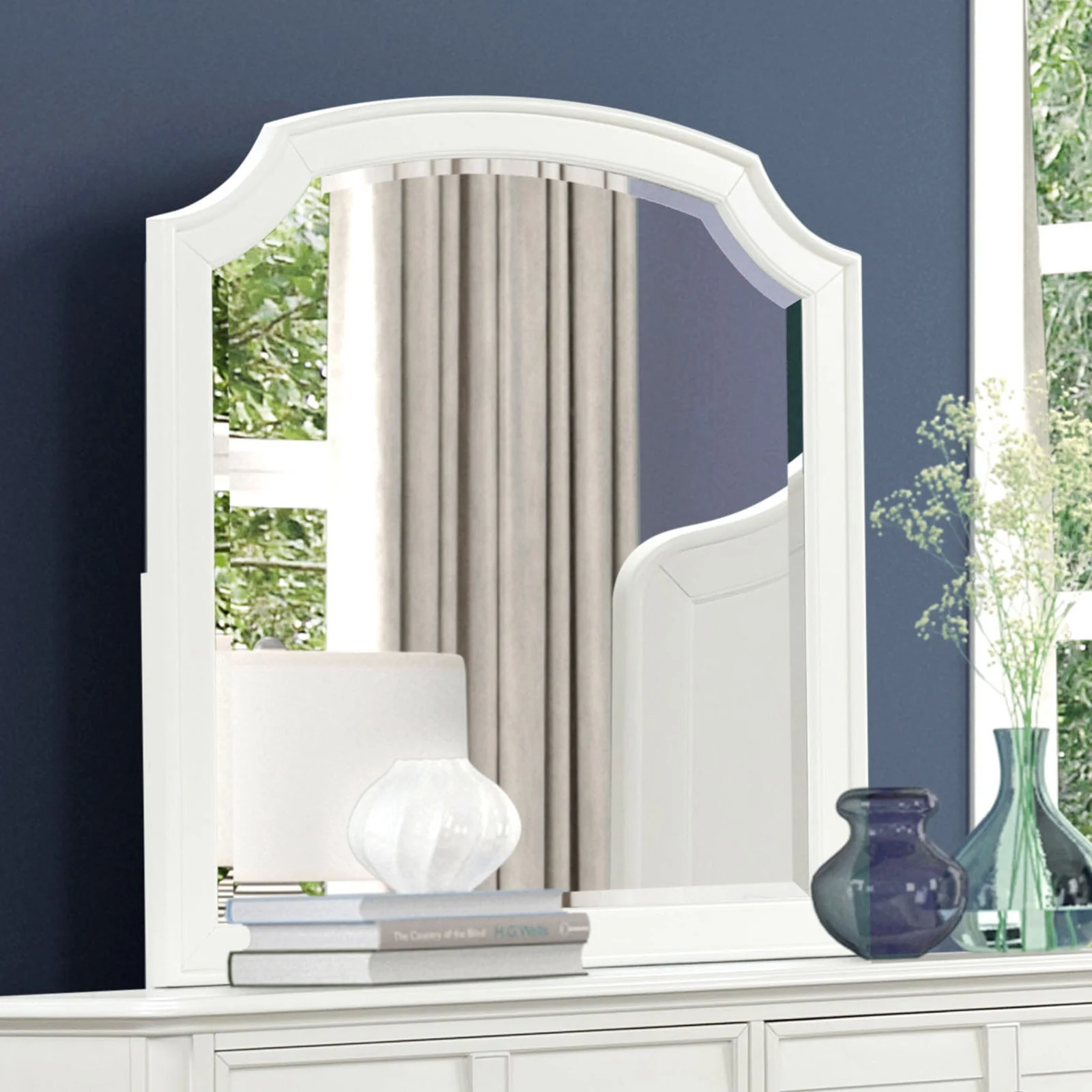 Whitehaven White/Coastal Queen 4 Piece Bedroom Set - Image 4