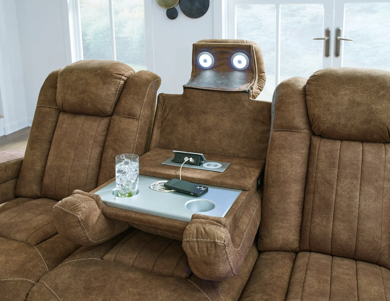 Wolfridge Living Room Set - Image 9