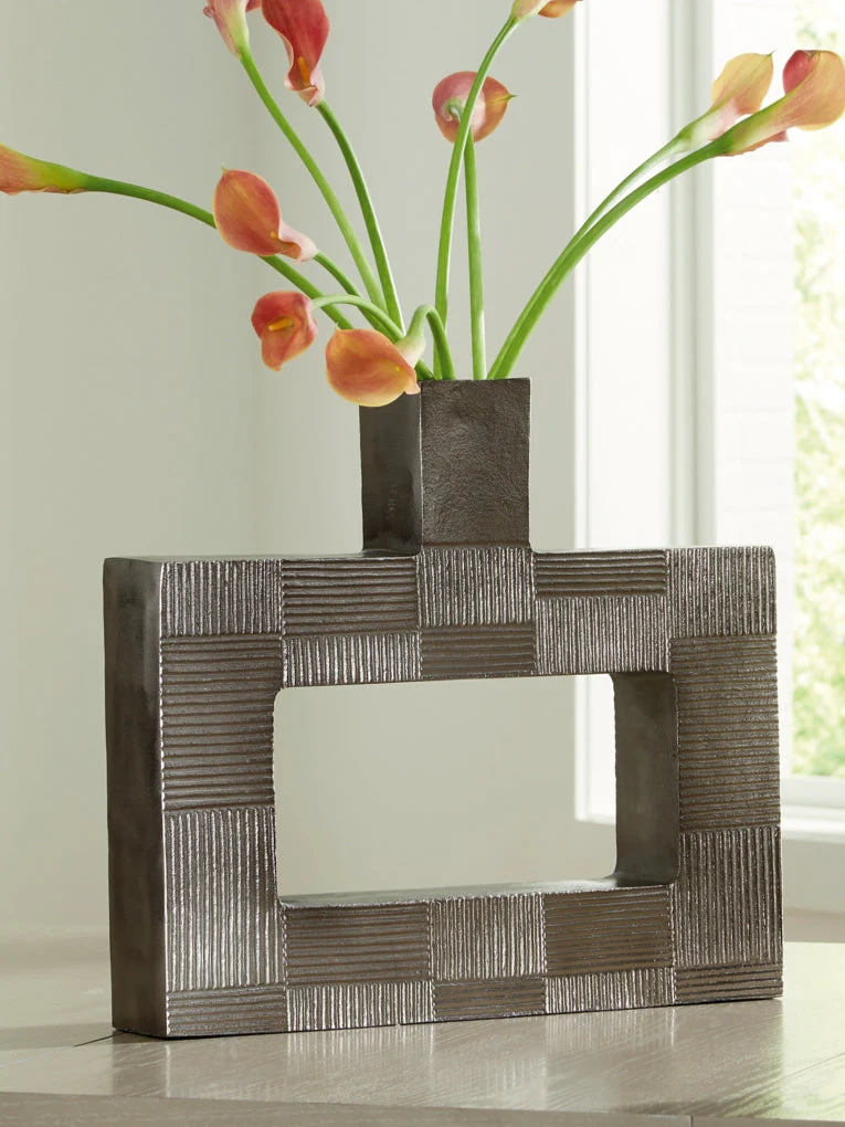 Wrengrove Vase - Image 3