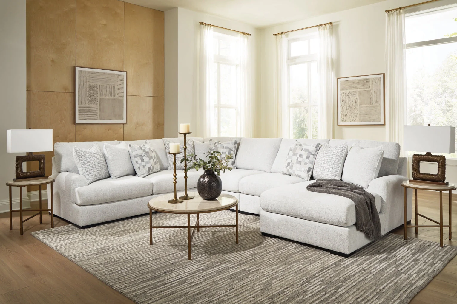 Wynncroft Manor 5-Piece Sectional with Chaise - Image 5