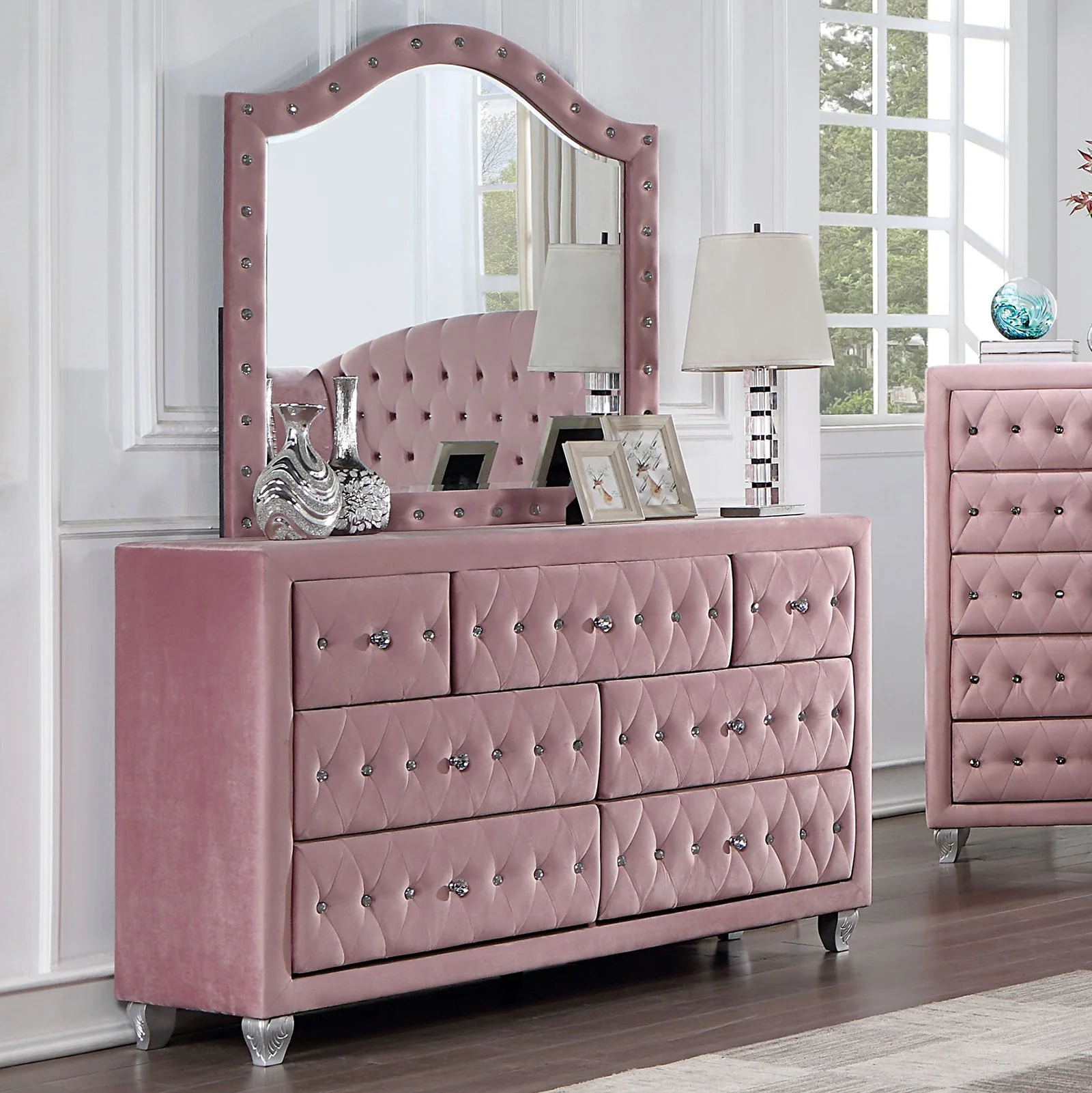 Zohar Pink 5 Pc. Queen Bedroom Set w/ 2NS - Image 3