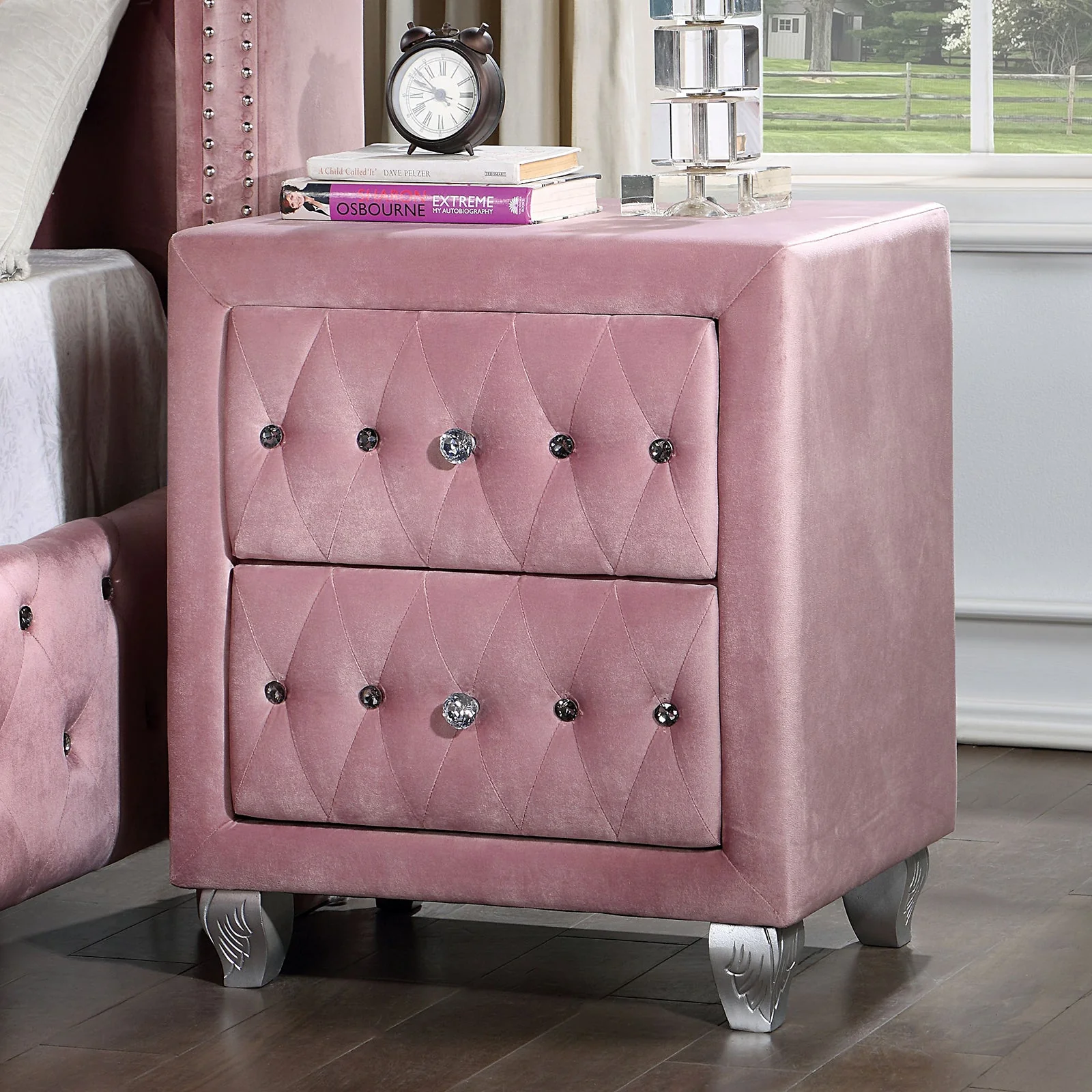 Zohar Pink 5 Pc. Queen Bedroom Set w/ 2NS - Image 7