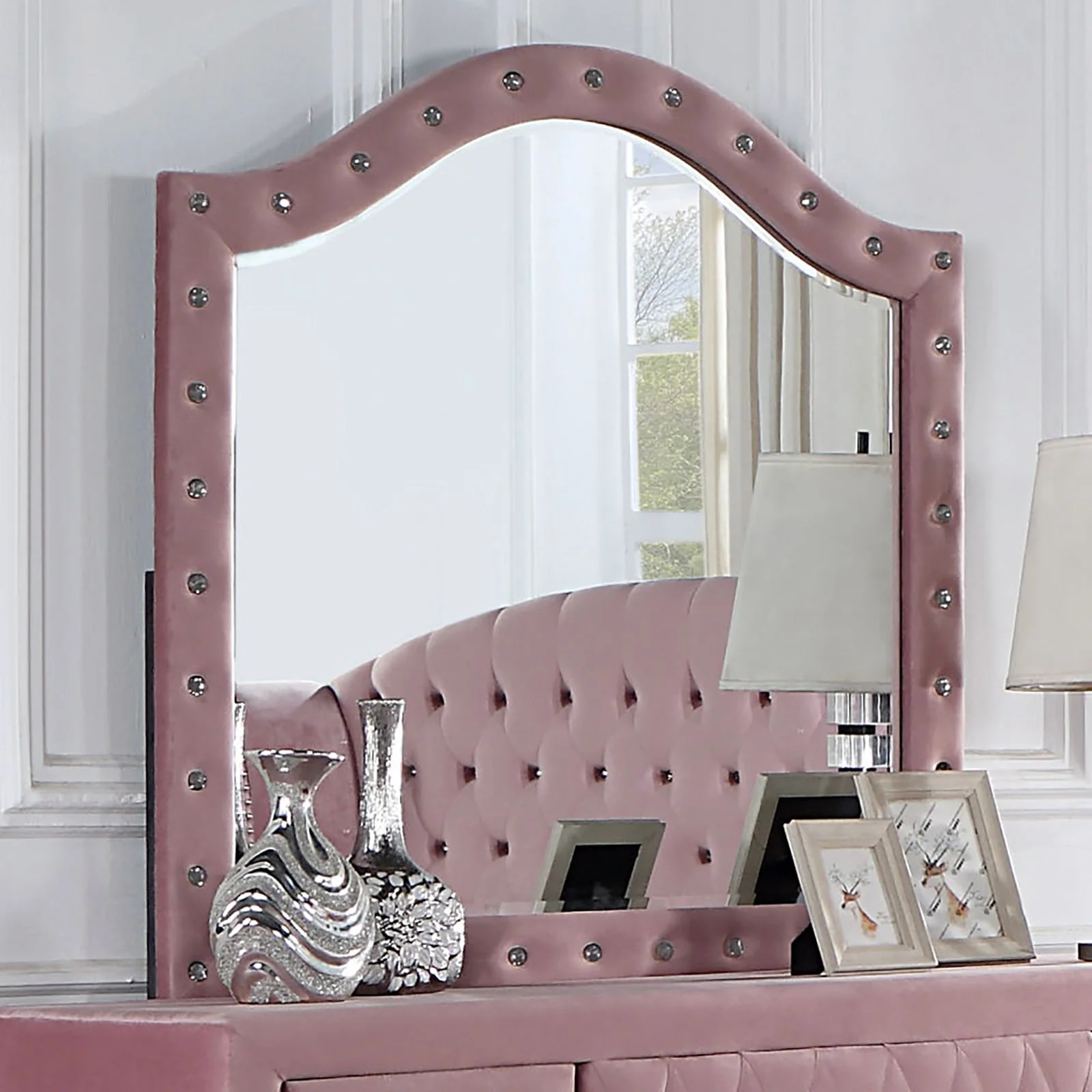 Zohar Pink 5 Pc. Queen Bedroom Set w/ Chest - Image 7