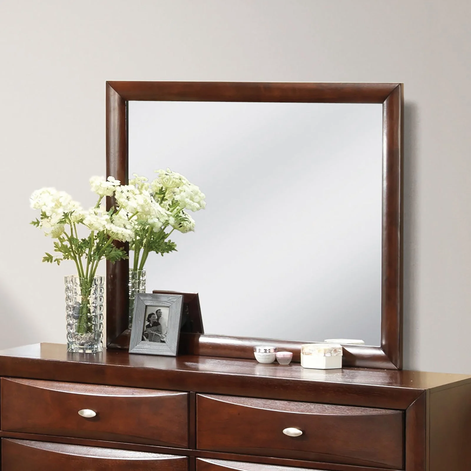 Zosimo Dark Cherry 5 Pc. Queen Bedroom Set w/ Chest - Image 4